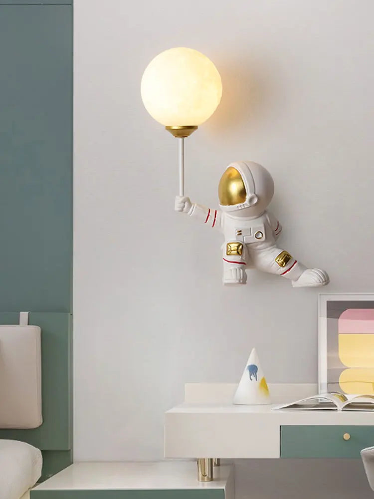 Astronaut Dual Planet Wall Lamp — two worlds, one wall, infinite wow 🚀🪐✨